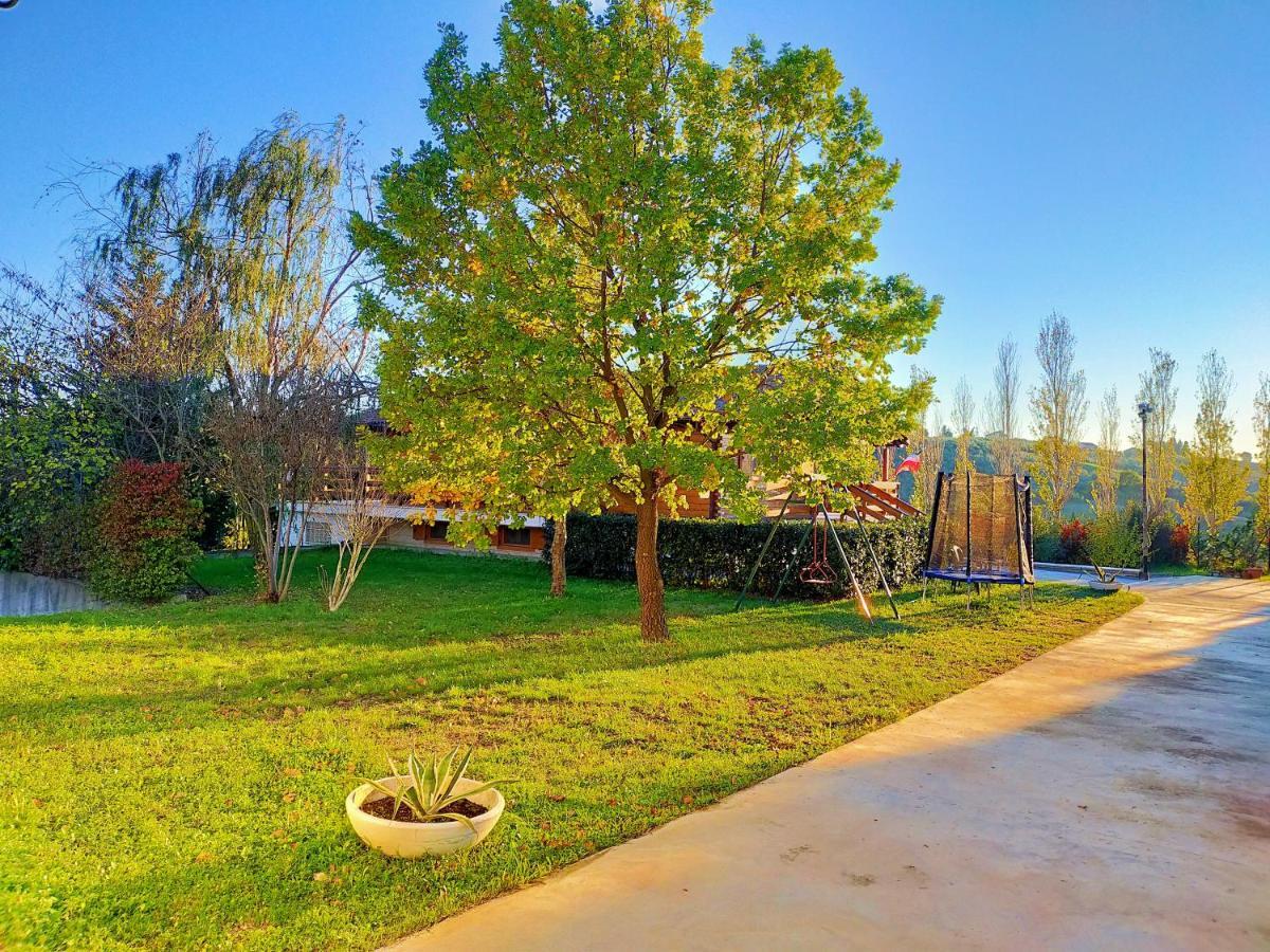 Collalto Con Piscina Ferienhaus
